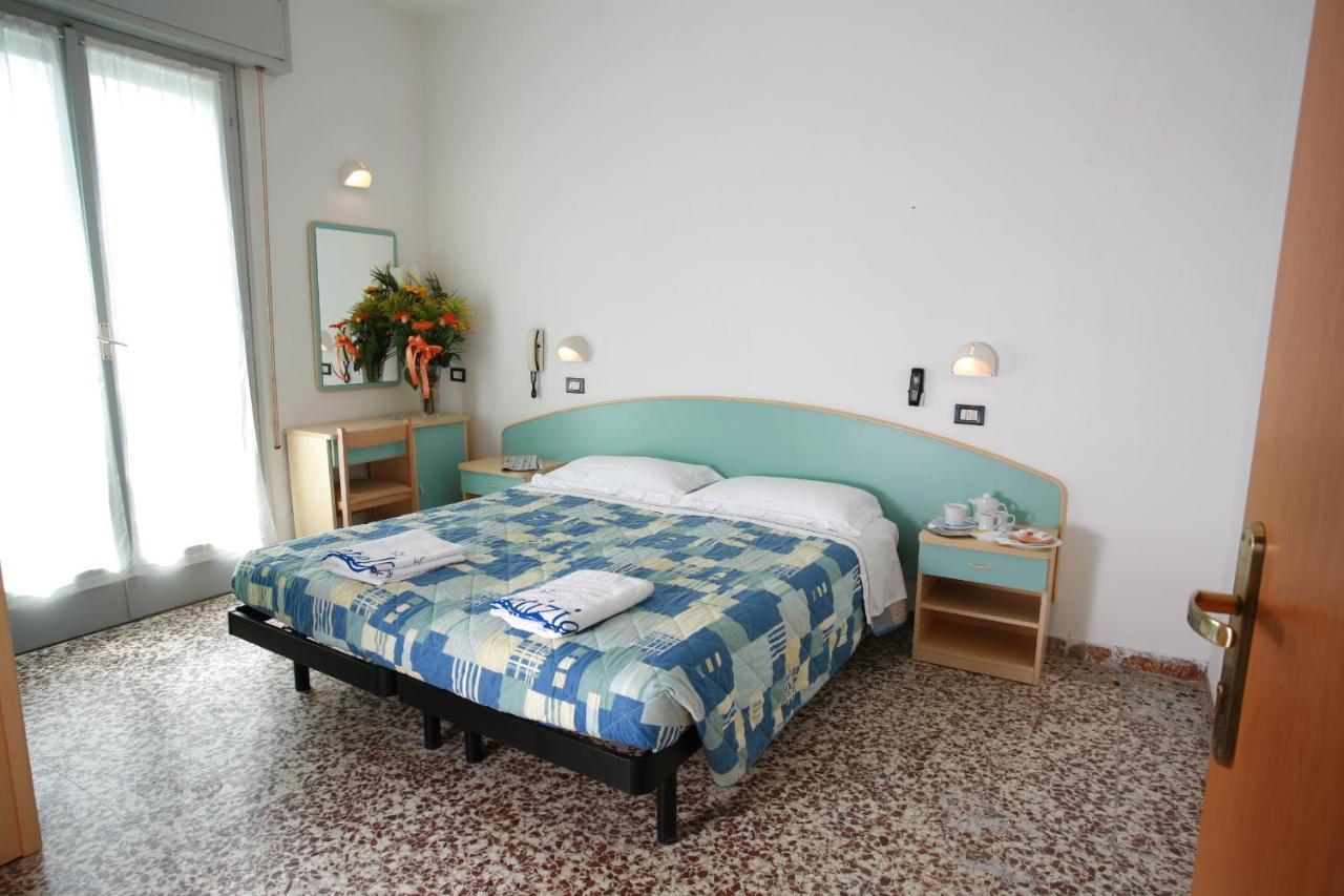 Hotel Letizia Rimini Rum bild